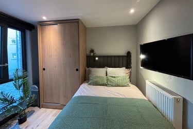 1 bed studio, Surrey Street, Montpelier, Bristol, BS28FU - Image 1